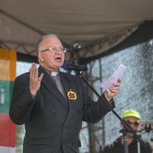 Vilniuje – tūkstantinis protestas: su plakatais „Ne gyvulių pasui“ ir „Dž. Sorošą lauk iš Lietuvos“