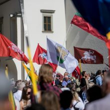 Vilniuje – tūkstantinis protestas: su plakatais „Ne gyvulių pasui“ ir „Dž. Sorošą lauk iš Lietuvos“