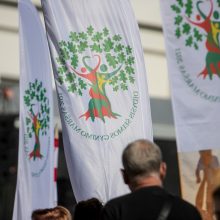 Vilniuje – tūkstantinis protestas: su plakatais „Ne gyvulių pasui“ ir „Dž. Sorošą lauk iš Lietuvos“