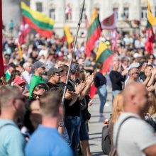 Vilniuje – tūkstantinis protestas: su plakatais „Ne gyvulių pasui“ ir „Dž. Sorošą lauk iš Lietuvos“