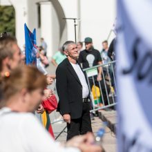 Vilniuje – tūkstantinis protestas: su plakatais „Ne gyvulių pasui“ ir „Dž. Sorošą lauk iš Lietuvos“