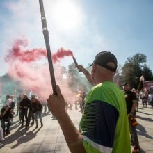 Opozicija įvertino per mitingą sustiprintą Seimo apsaugą: iki ko turėjome nusiristi