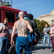 Mitinguotoja: turiu tris vaikus, per prievartą „subadė“ mano studentą