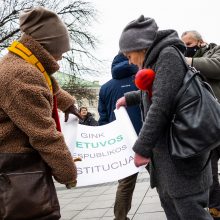 Protesto basomis prieš galimybių pasą dalyvė: atėjau, kad „atsiknistų“ jie nuo mūsų vaikų