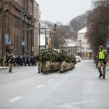 Kaune paminėta Lietuvos kariuomenės diena: gatvėse – karių žygiuotės, dangų skrodė sraigtasparniai