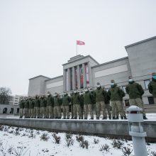 Kaune paminėta Lietuvos kariuomenės diena: gatvėse – karių žygiuotės, dangų skrodė sraigtasparniai