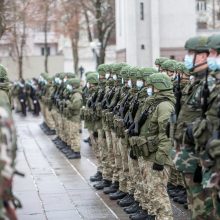 Kaune paminėta Lietuvos kariuomenės diena: gatvėse – karių žygiuotės, dangų skrodė sraigtasparniai