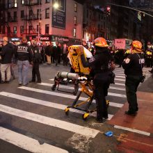 Niujorke į protestuotojus įsirėžęs automobilis sužeidė keletą žmonių