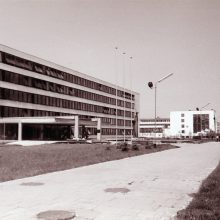 Nyku: KPI Automatikos ir radijo elektronikos fakulteto rūmai. 1974 07 22.