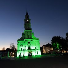 Minint Organų donorystės ir transplantacijos dieną Kauno rotušė nušvito žalia spalva