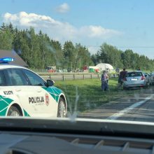Autostradoje netoli Kauno – trijų automobilių avarija: vairuotojai įkalinti spūstyje