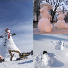 Linksmas pasaulis: sniego žmonės su didele širdimi