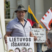 Protestas Vilniuje: susirinkusieji priešinosi privalomam testavimui ir skiepams