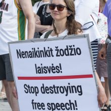 Protestas Vilniuje: susirinkusieji priešinosi privalomam testavimui ir skiepams