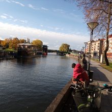 Paieška: dingęs E.Rusys į draugų vestuves ėjo vilkėdamas raudonais rūbais. Dingusiojo draugai pirmadienį žvalgėsi abiejose Dangės pusėse.