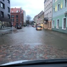 Senamiestis: Žvejų gatvėje susidarė didžiulė bala.