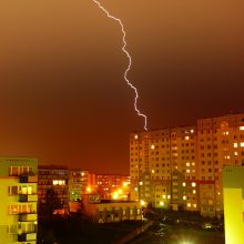 Mokslininkai apie apsaugą nuo žaibo: geriau jokios, nei blogai įrengta
