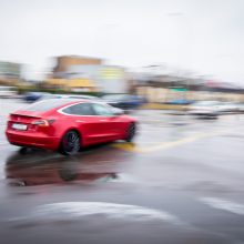 Lietuvos kelių policijos tarnybai perduotas „Tesla“ automobilis