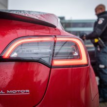 Lietuvos kelių policijos tarnybai perduotas „Tesla“ automobilis