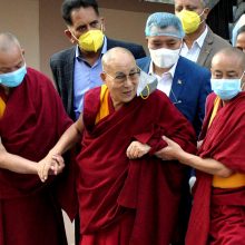 Dalai Lama pasiskiepijo nuo COVID-19 ir paragino kitus nedvejoti