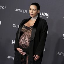 K. Kardashian prisipažino, kad po gimdymo valgo savo placentą