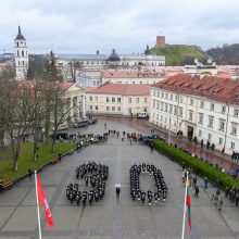 30-metį mininti Lietuvos kariuomenės Garbės sargybos kuopa Vilniuje atliko rekordinę ginklų salvę