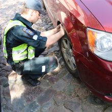 Tokio reido dar nebuvo: Rotušės aikštėje automobilius šventino policijos kapelionas