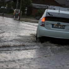 Dėl liūties ir audros elektros neturi apie 5 tūkst. vartotojų 