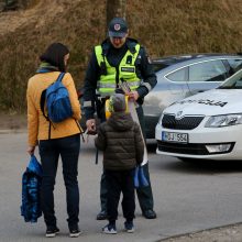 Prie keturių Vilniaus progimnazijų vyksta akcija „Ar saugiai išleidi vaiką prie mokyklos?“