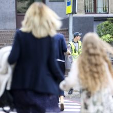 Šiaulių pėsčiųjų perėjoje partrenkta mergaitė: viskas baigėsi dar palyginus laimingai