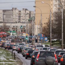 Vairuokite atsargiai: eismo sąlygas sunkina snygis, šlapdriba ir plikledis