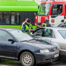 „Aklųjų“ sankryžoje – ir vėl avarija: nukentėjo žmogus 