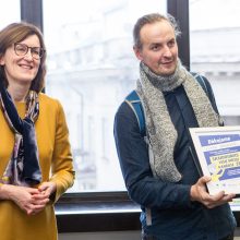 „Kauno dienos“ žurnalistės rankose – apdovanojimas už antikorupcijos darbus