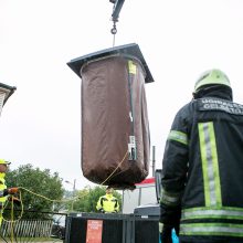 Į konteinerį išmesto šunelio gelbėjimo operacija – bevaisė 