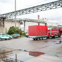 Kaune – pavojinga situacija: išsiliejo tona nuodingos rūgšties, yra nukentėjusiųjų