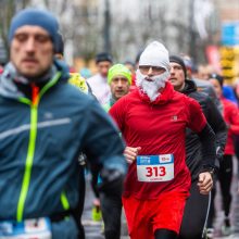 Kalėdiniame Vilniaus bėgime – kaip niekad spalvingas būrys dalyvių