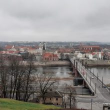 Pasipiktinęs kaunietis: Aleksoto aikštelėje gražų vaizdą nustelbia nuorūkos