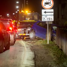 Netoli „Megos“ – skaudi dviejų „Volkswagen“ avarija: yra sužalotų