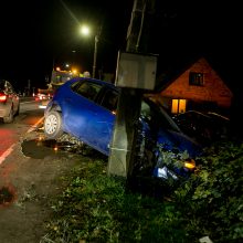 Netoli „Megos“ – skaudi dviejų „Volkswagen“ avarija: yra sužalotų