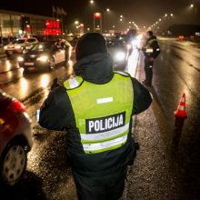 Policija stabdo įvažiuojančius į Kauną: tenka laukti eilėse, o kai kam – ir apsisukti