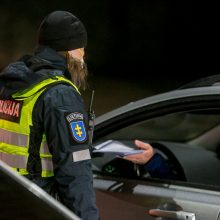 Policija stabdo įvažiuojančius į Kauną: tenka laukti eilėse, o kai kam – ir apsisukti