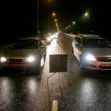 Policija stabdo įvažiuojančius į Kauną: tenka laukti eilėse, o kai kam – ir apsisukti