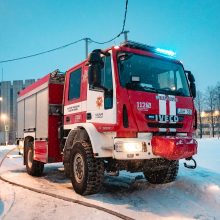 Miesto centre liepsnose akimirksniu paskendo neseniai įsigytas „Mercedes-Benz“