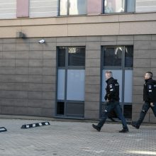 Pavojingas incidentas Vilniuje: viešoje vietoje visiškai girtas vyras ėmė šaudyti iš kovinio ginklo