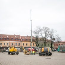 Į viršų stiebiasi Kauno kalėdinės eglutės karkasas: netrukus atkeliaus ir dekoracijos