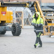 Į viršų stiebiasi Kauno kalėdinės eglutės karkasas: netrukus atkeliaus ir dekoracijos