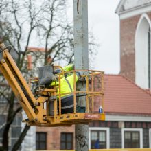 Į viršų stiebiasi Kauno kalėdinės eglutės karkasas: netrukus atkeliaus ir dekoracijos