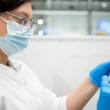 ES rekomenduoja 2-ą stiprinamąją skiepų nuo COVID-19 dozę: Lietuva tarsis su ekspertais