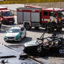 Baisi avarija Vilniuje: susidūrė trys transporto priemonės, žuvo prispaustas BMW vairuotojas