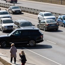 Baisi avarija Vilniuje: susidūrė trys transporto priemonės, žuvo prispaustas BMW vairuotojas